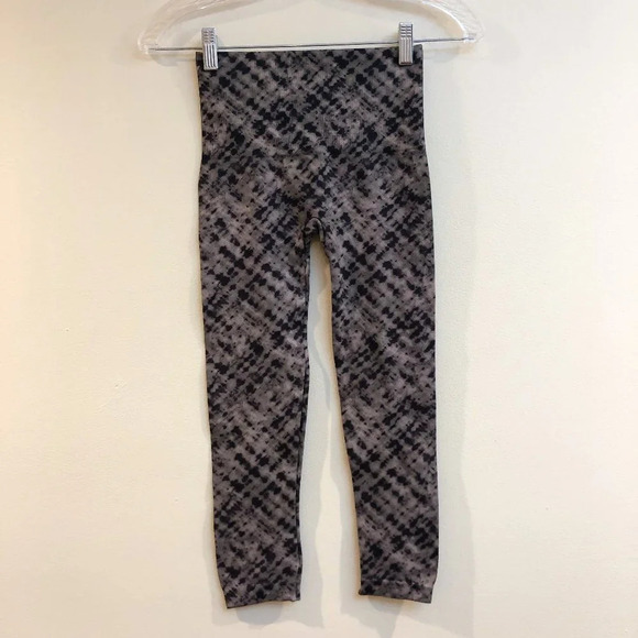 Spanx Patterned Bohemian Mid Rise Cropped Seamless Leggings Women's XS - Picture 2 of 6